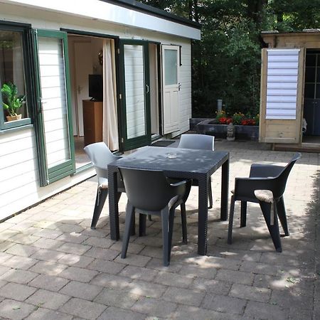 Sfeervolle Chalet Met Terras, H14 De Veldkamp, Epe, Voor 4 Personen Villa ภายนอก รูปภาพ